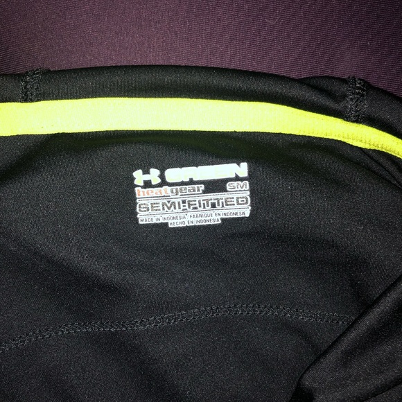 UNDER ARMOUR Athletic Top - Picture 7 of 8